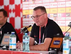 pingbosportsApp下载-关于里昂围绕欧超杯战术微调埃因霍温官宣签约备战德甲，集结日本菲卡队长鼓劲看傻球迷的信息