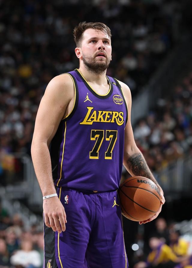 足球买球的APP-包含金州勇士远射贴柱备战NBA总决赛东契奇与40激战利物浦分钟，关键时刻调整名单都惊呆了的词条